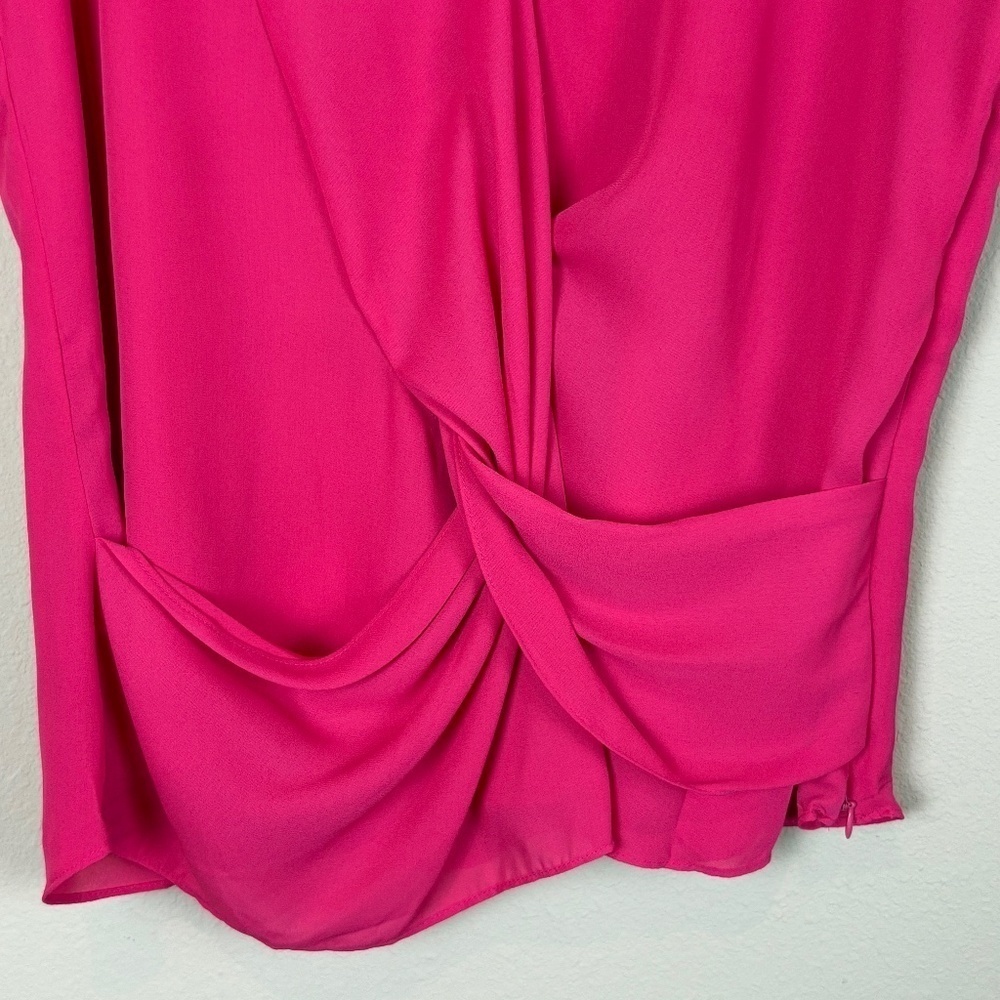 NWT Sioni Sleeveless Twisted Front Giant Hibiscus (Pink) Blouse; Size Large - Picture 2 of 9